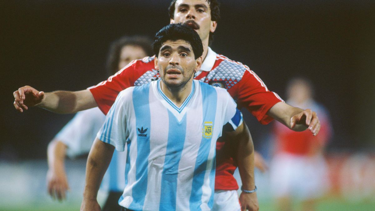 Dresy s kouskem nostalgie. Fotbal se při MS vrátí do roku 1990