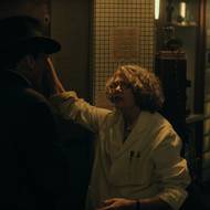 Annette Bening jako doktorka Euphronious.