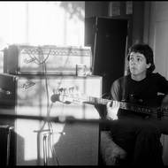 V roce 1997 ho britská královna Alžběta II. povýšila do šlechtického stavu.