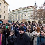Organizátoři přítomným představili otevřený dopis Poslanecké sněmovně.