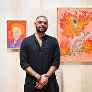 Mytické světy vytvořené pomocí počítačů s umělou inteligencí i výtvarnou tvorbu nabízí na své pražské výstavě indický multimediální umělec a také herní vývojář Sahej Rahal (na fotografii).