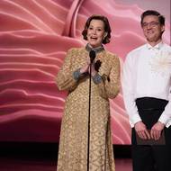 Cenu za vizuální efekty s Pedrem Pascalem předávala Sigourney Weaver. Zrovna v této kategorii uspělo sci-fi Avatar: Oheň a popel, ve kterém hraje.