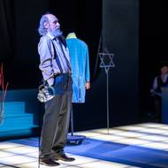 Na fotografii z inscenace Winterbergova poslední cesta, kterou v pátek uvede liberecké Divadlo F. X. Šaldy, je Václav Helšus jako Wenzel Winterberg.