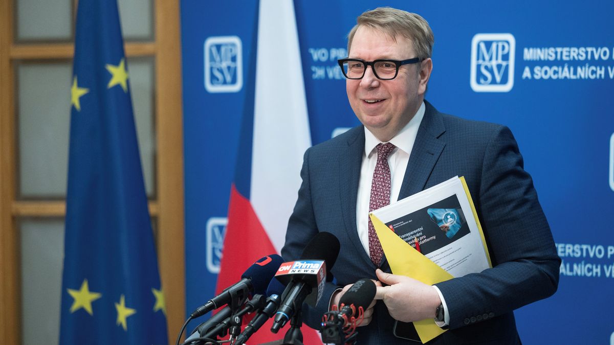 Podle expertů ukázkový střet zájmů, říká k Juchelkově poradkyni Valášek