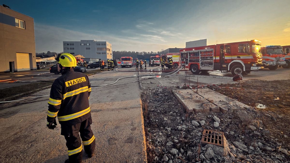 Policie v Pardubicích ukončila ohledání požářiště zbrojařské firmy LPP Holding