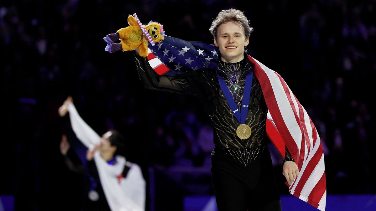 Beatlemánie na bruslích. Krasobruslařský idol v Praze dokončil vykoupení