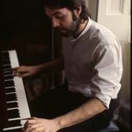 Podle svých slov se utápěl v depresích, trpěl odloučením od přátel a začal pít.