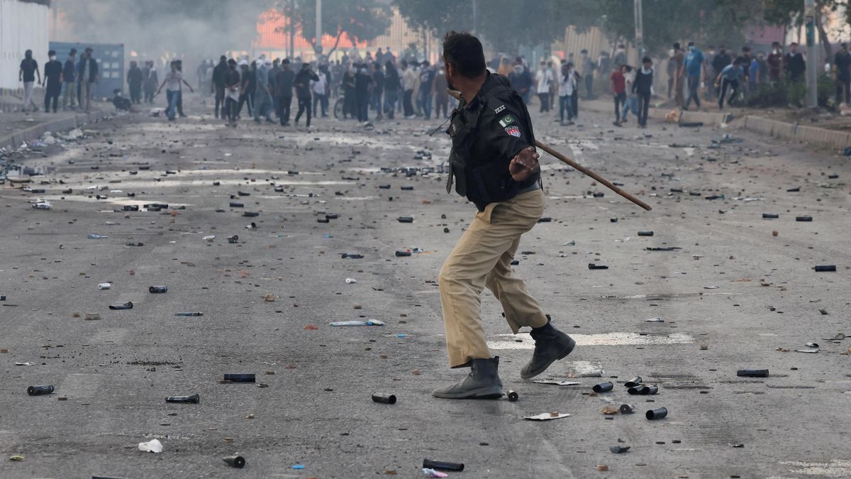 Nejméně 22 lidí bylo zabito v Pákistánu při protestech na podporu Íránu