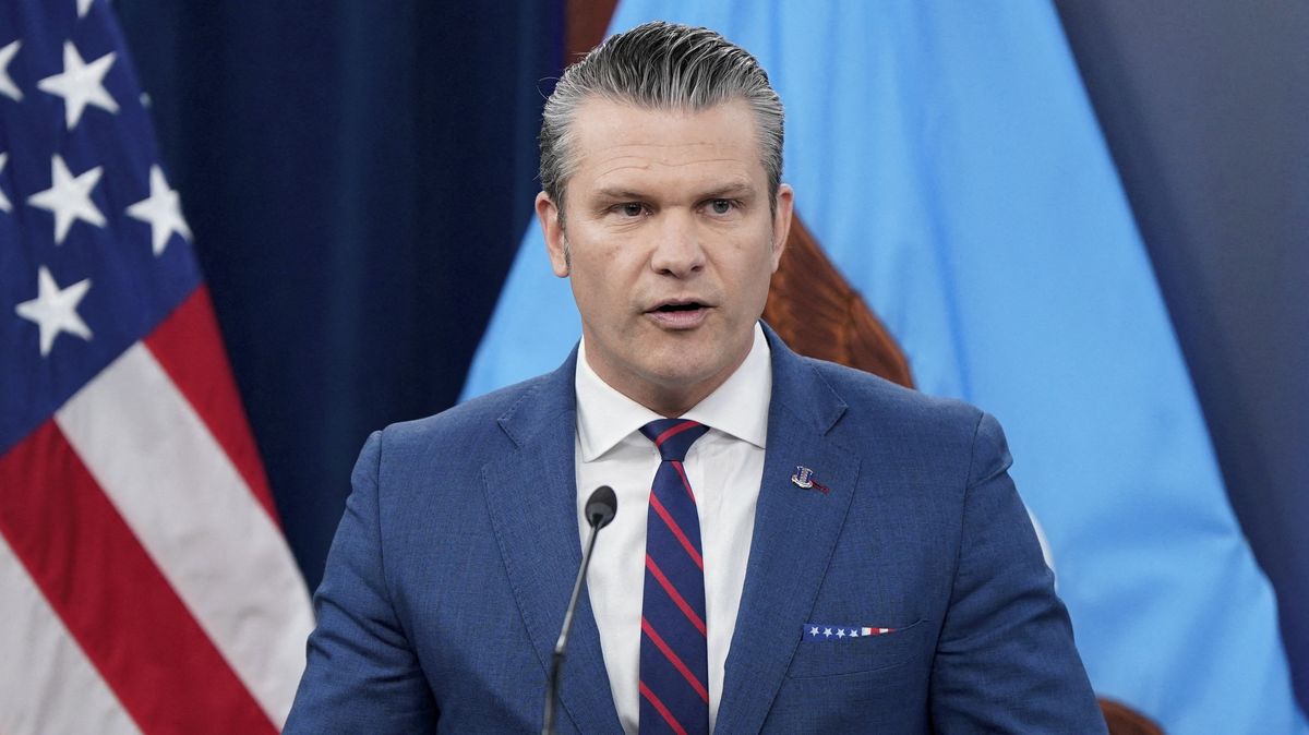 Online: Údery teprve začaly, naše muniční sklady jsou plné, řekl Hegseth