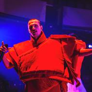 Autor hudby a písní Roman Holý se inspiroval tradicí gospelů, výrazné vokály s humorem rozšířil o energii funku.