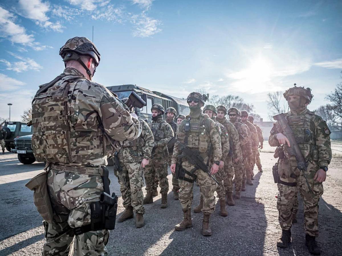 Maďarská vláda tvrdí, že čelí energetické blokádě Ukrajiny a že Kyjev chce napadnout energetickou infrastrukturu. Ukrajinci to popírají.