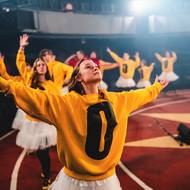 Na představení se podílí 40 účinkujících, zpěváků a herců. Tvůrci ho nazvali Human Zoo - Gospelová anarchie.