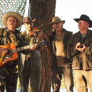 Vlevo je Tomáš Klus.