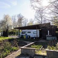 Zuzana Mrázová si pozemek se stavbami, které jsou v rozporu s platným územním plánem Bíliny, pořídila jako starostka města.