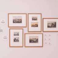 „Karel Hynek Mácha je do výstavy zakomponován jako postava romantického poutníka procházejícího krajinou dlouhého 19. století,“ říká kurátorka výstavy Michaela Kubišová.