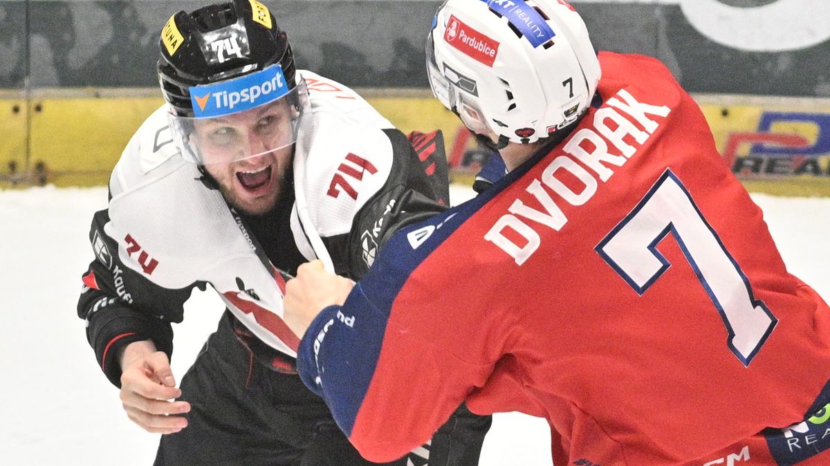 Sparta Praha Triumphs in Intense Game 2 of Czech Hockey Finals Against Dynamo Pardubice