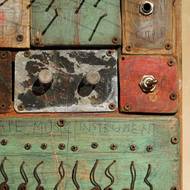 Výtvarnému umění se profesionálně věnuje od začátku tisíciletí.