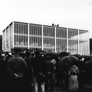 Slavnostní otevření v červenci 1933. O návštěvu byl po otevření velký zájem, za první půlrok sem přišlo 50 tisíc lidí. V roce 1935 si památník prohlédl i slavný švýcarský architekt Le Corbusier, který byl do Zlína přizván do poroty architektonické soutěže.