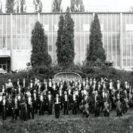 Filharmonie Bohuslava Martinů před Domem umění v roce 1997.