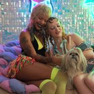 Rico Nasty jako KC a Lindsey Normington v roli Rose.