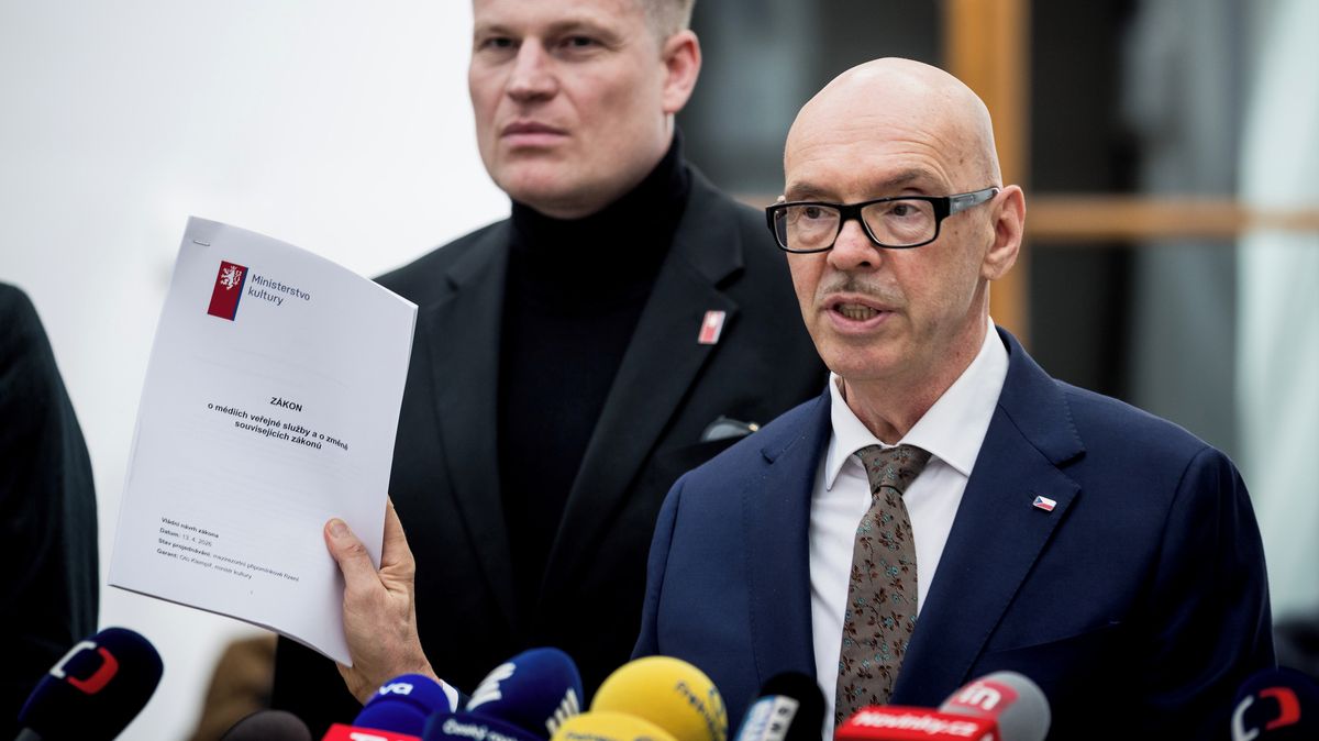 Vláda chce ČT a ČRo pustit žilou. Rušení poplatků se Babišovi vymstí