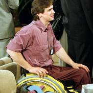 Jedna z těchto cest skončila dopravní nehodou, při níž utrpěl zranění páteře a částečně ochrnul. Potměšil byl tak od svých 23 let upoután na invalidní vozík.