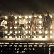 Jackson 5 v dospělosti. Zleva Rhyan Hill, Tre’ Horton, Jaafar Jackson v roli Michaela Jacksona, Joseph David-Jones, Jamal Henderson.