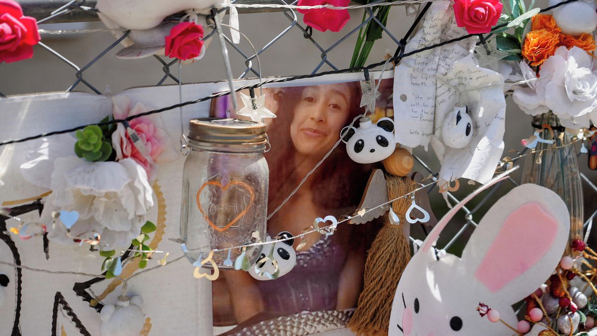 Americký zpěvák D4vd byl obviněn z vraždy čtrnáctileté dívky