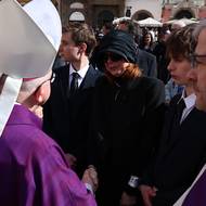 Herec známý z filmu Bony a klid nebo divadelních inscenací Richard III. a Růže pro Algernon zemřel po delší nemoci minulý měsíc, bylo mu 60 let. Na fotografii je jeho žena Radka Potměšilová.