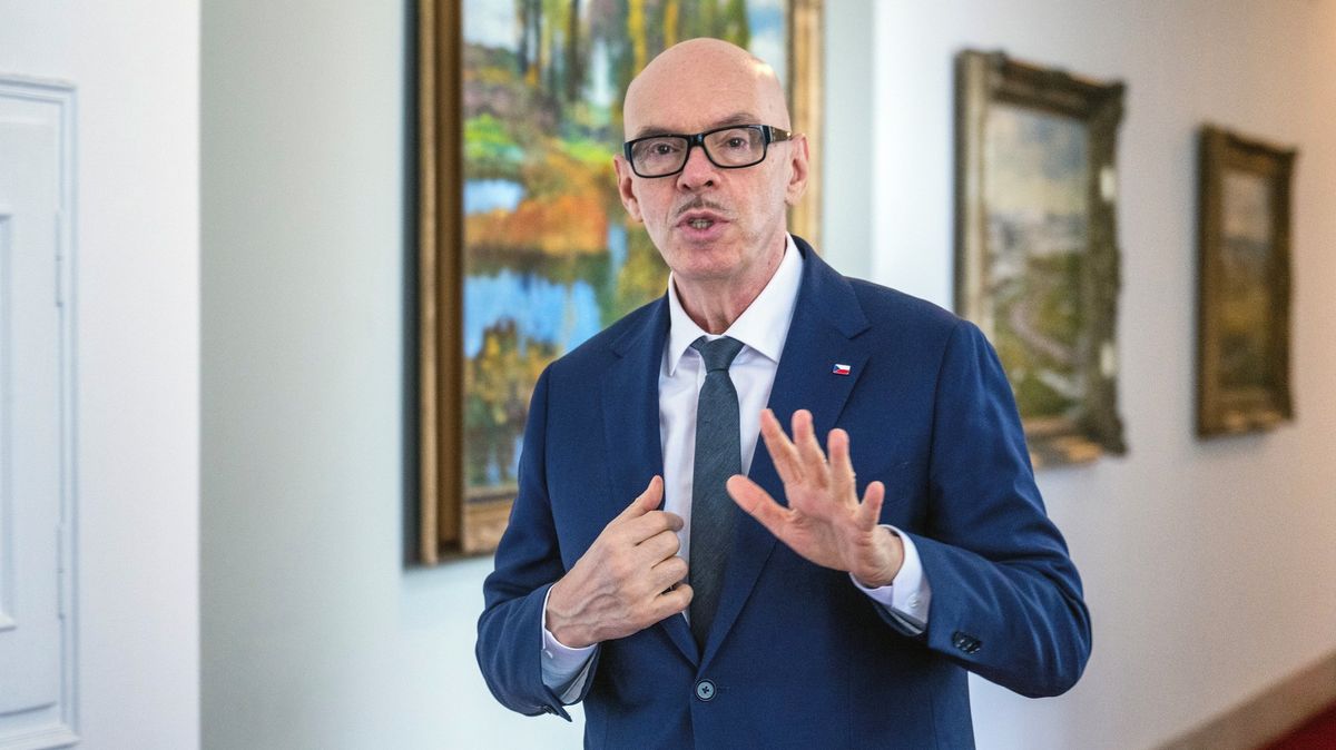 Odborníci obviňují Klempíře z cenzury. Ministerstvo tvrzení odmítá
