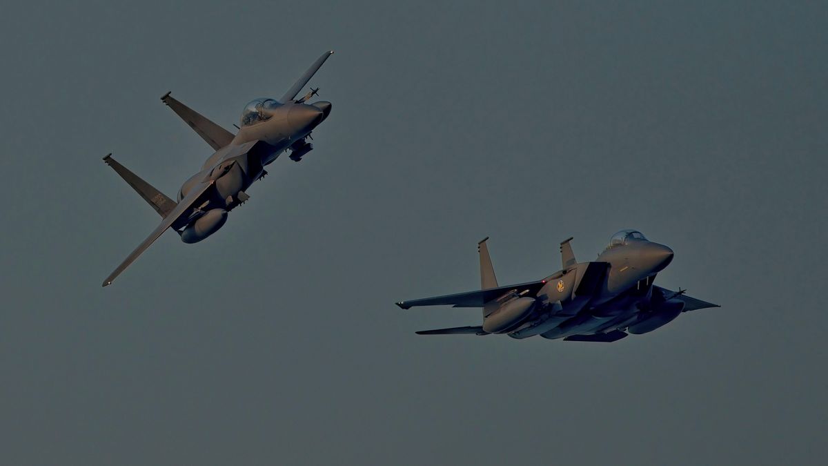 Srážku jihokorejských stíhaček zavinili piloti, za letu fotili a natáčeli