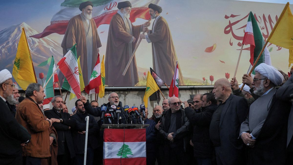 Nevídané a šokující. Velvyslanec odmítl opustit zemi, z níž ho vyhostili