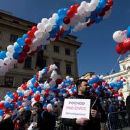 Pochod pro život vyrazil z Hradčanského náměstí krátce po půl jedné.