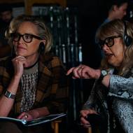 Vlevo je Sharon Stone jako Patty.