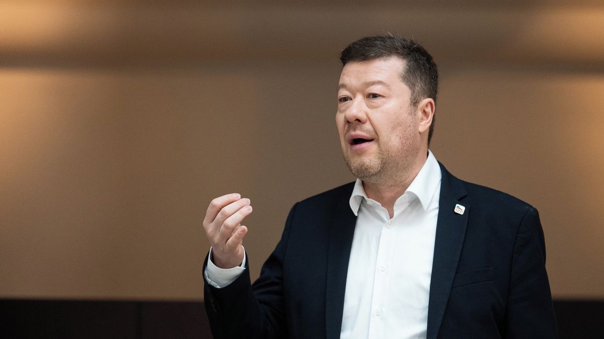 Okamura se opřel do Vojtěchova úřadu. Stěžuje si kvůli ebole