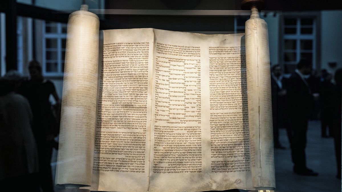 Český svitek z tóry našel nově své místo v Poslanecké sněmovně
