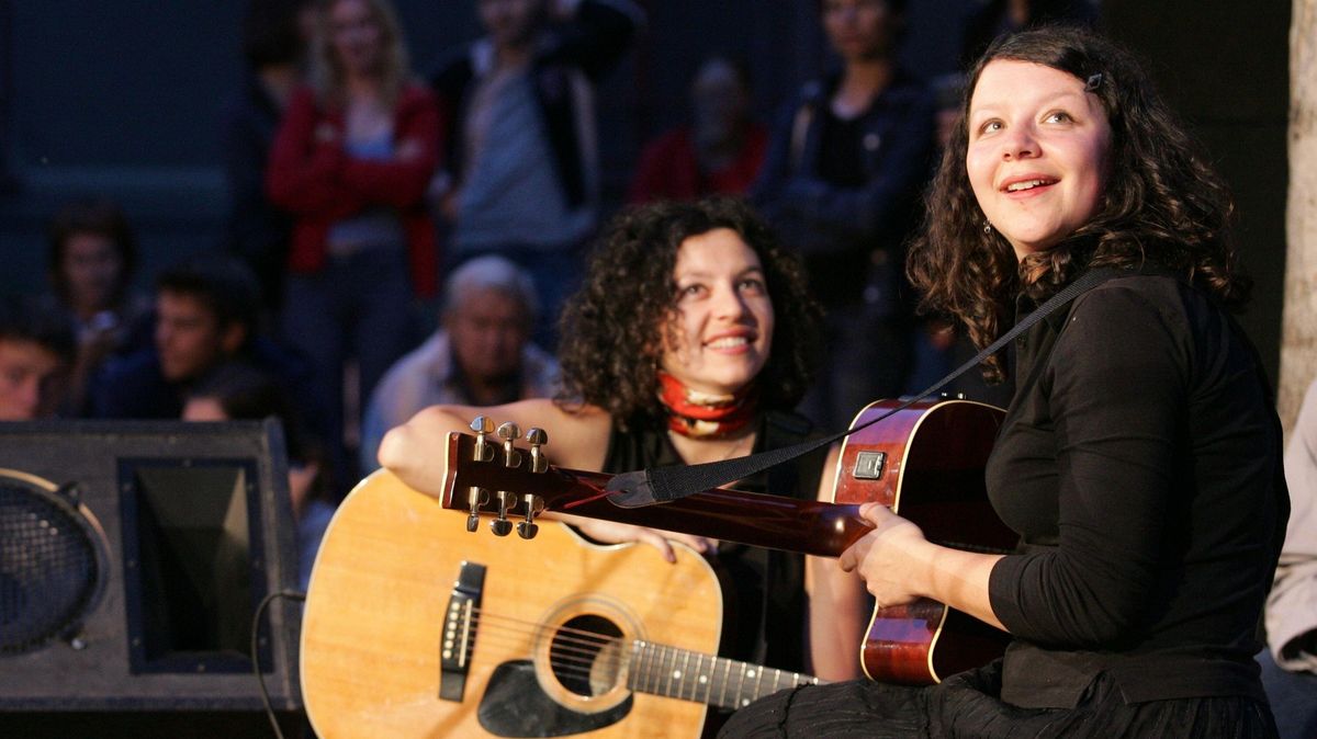 Zemřela zpěvačka Steinhauserová z dua Sestry Steinovy, bylo jí 48 let