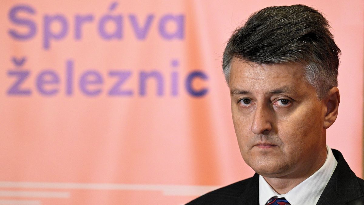 Exředitel železnic prodával šrot za stamiliony – firmě ze sousedního bytu