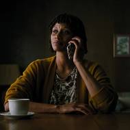 Nika King jako Leslie.