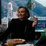 Sharon Stone jako Patty.