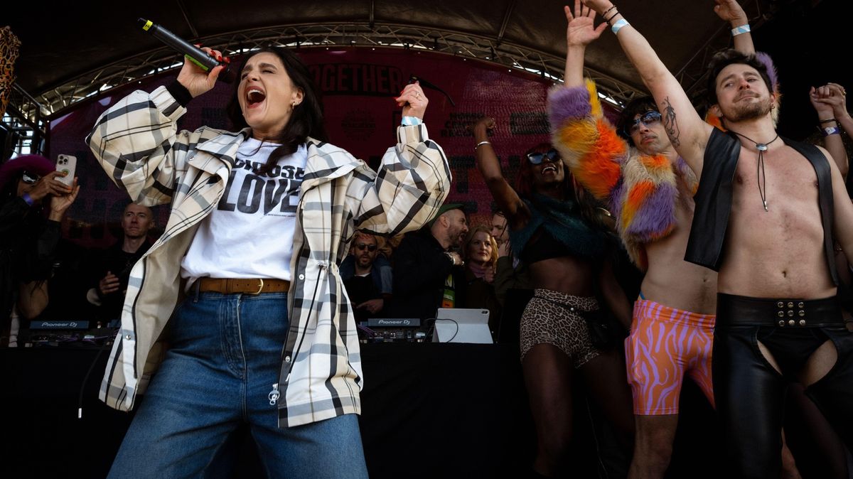 Není to běžná popová hvězda. Přijede zpěvačka a podcasterka Jessie Ware