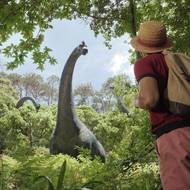 Iñaki Godoy jako Monkey D. Luffy a Charithra Chandran v roli Miss Wednesday.