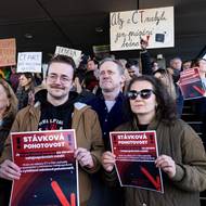 Krok podpořily vyšší stovky pracovníků různých profesí.