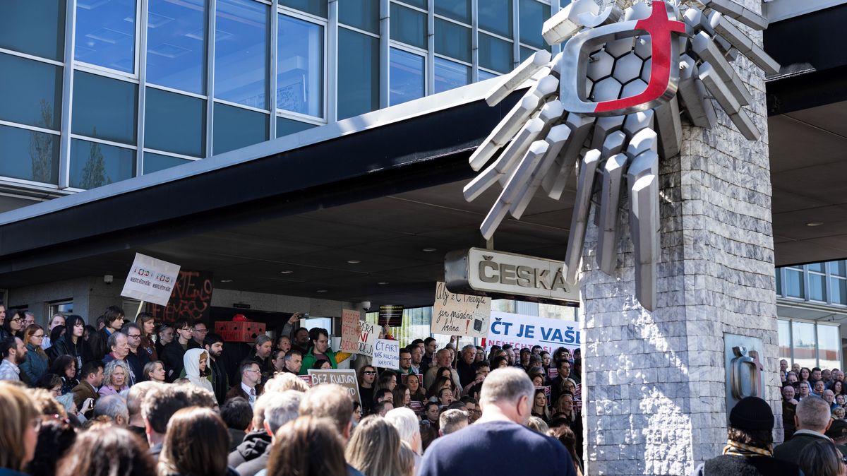 ČT a ČRo se zahalila do černé na protest proti změnám jejich financování