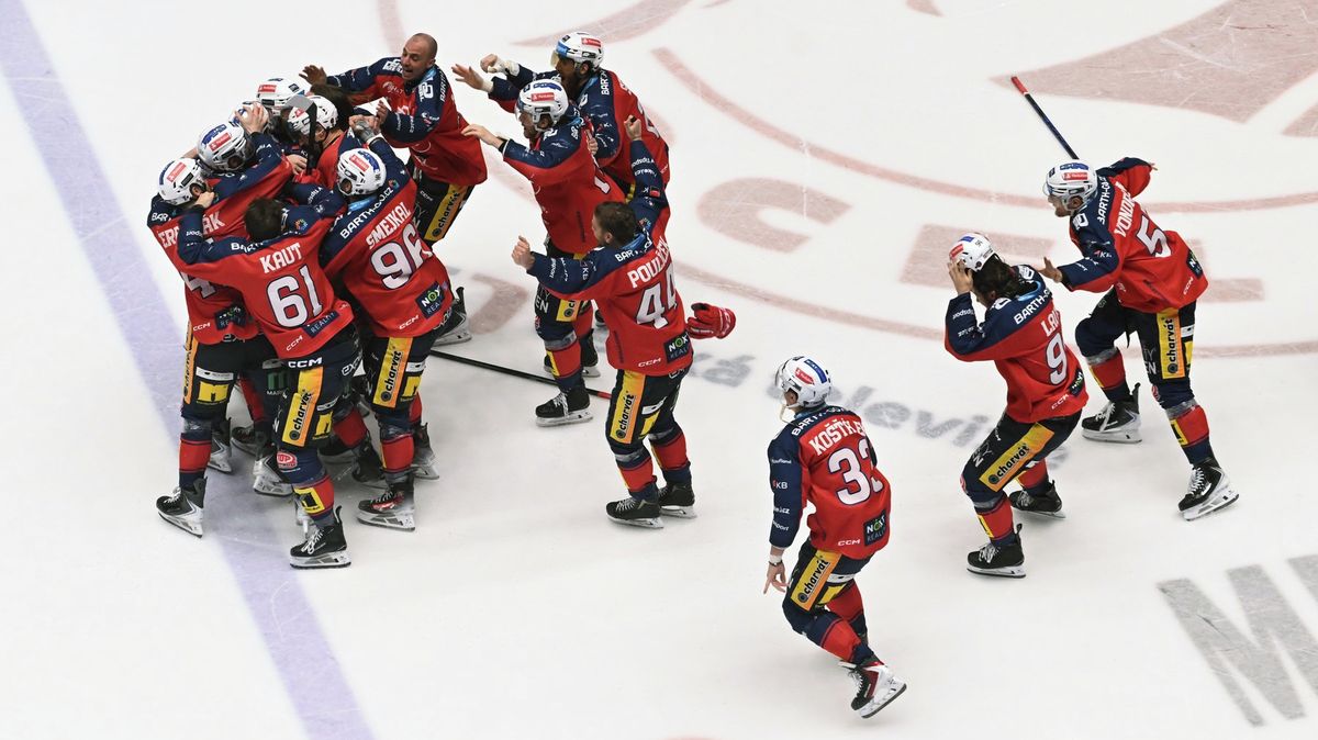 Pardubice slaví po 14 letech titul, prodloužení v Třinci rozhodl Červenka