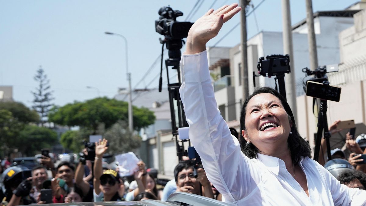 Imitátor, nebo exprezidentova dcera. V Peru začaly prezidentské volby