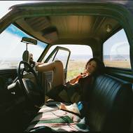 Na fotografii ze třetí řady seriálu Euforie, kterou lze nově vidět ve videotéce HBO Max, je Zendaya v roli Rue.