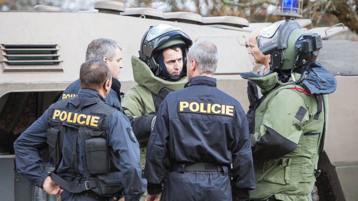 Dobrovský & Šídlo: Pět let od Vrbětic. Operace, která změnila Česko