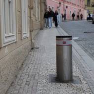 Sloupky na Malé Straně.