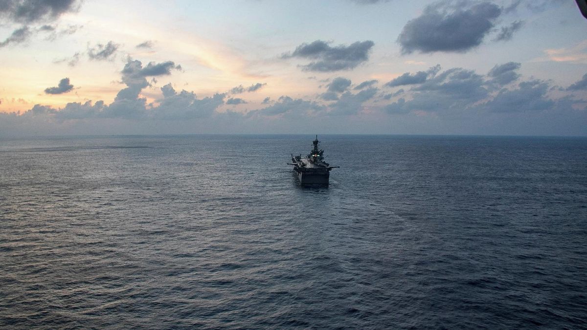 Íránské revoluční gardy hlásí útok na americkou výsadkovou loď